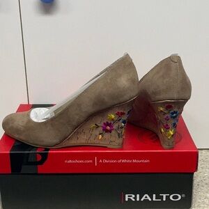 Rialto Women's Tan Wedge Shoes with Floral Design